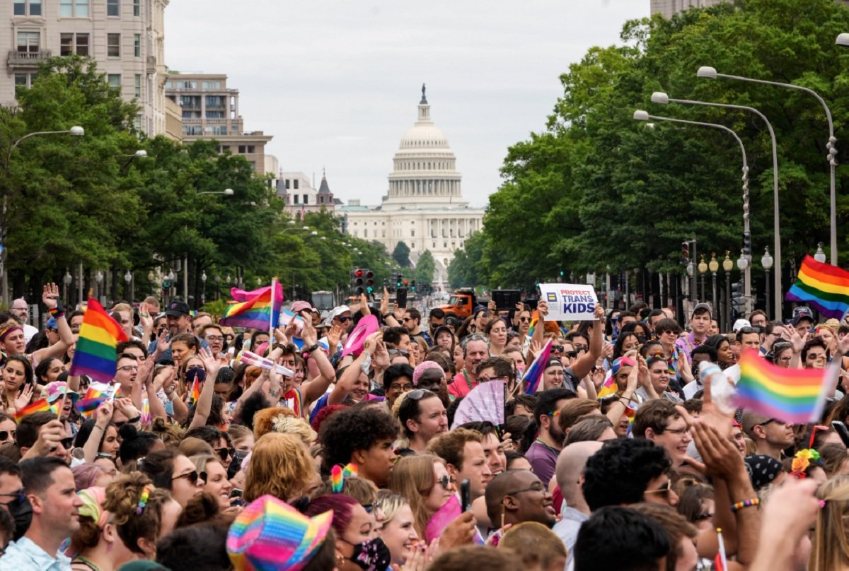 Administración Trump ordenó eliminar referencias LGBTIQ+ en investigaciones científicas y de salud pública