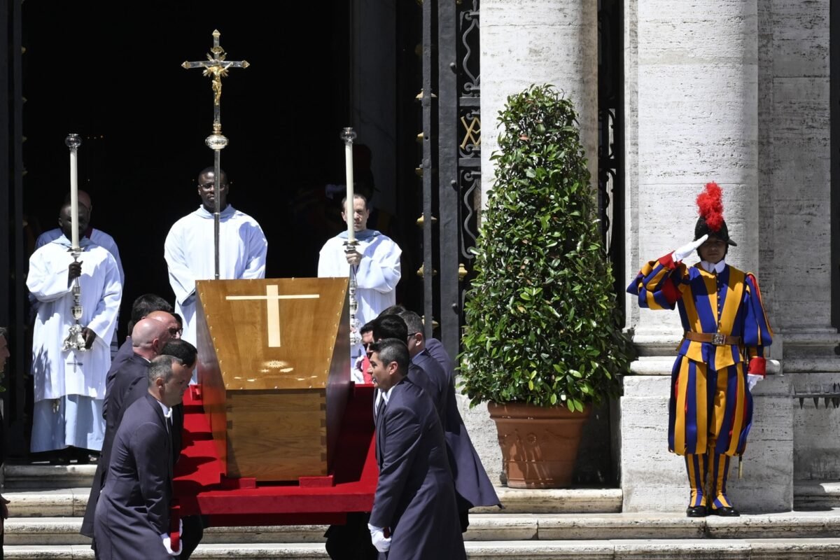 entierro papa Francisco El funeral de Francisco, entre la emoción del adiós y el rencuentro de Trump con Europa