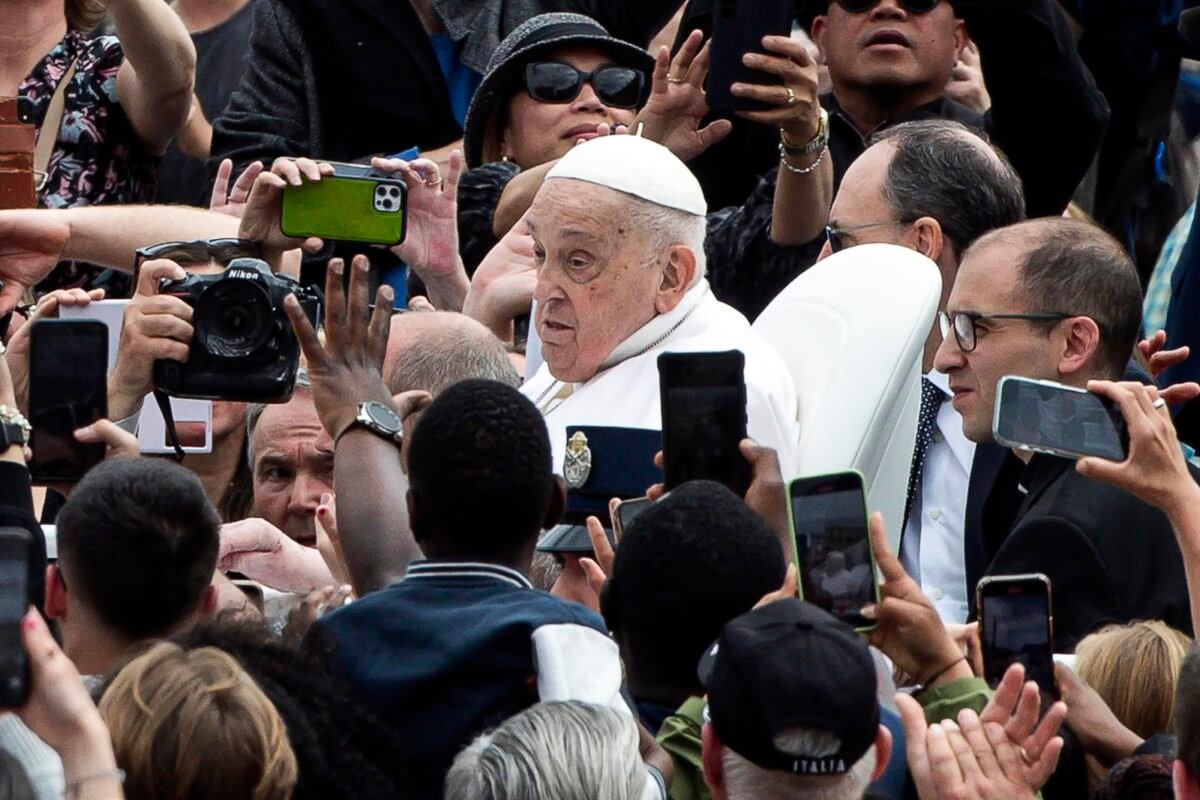 En imágenes: el papa Francisco reapareció durante la misa del Domingo de Resurrección