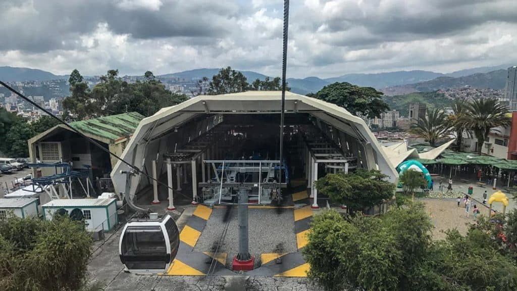 Teleférico Warairarepano anunció un horario especial por Semana Santa Cabinas con pasajeros del teleférico de El Ávila estuvieron paralizadas por dos horas debido a una falla eléctrica