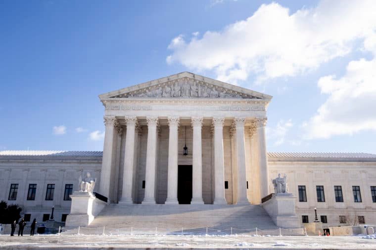 Corte Suprema de Estados Unidos bloquea el fin del Título 42