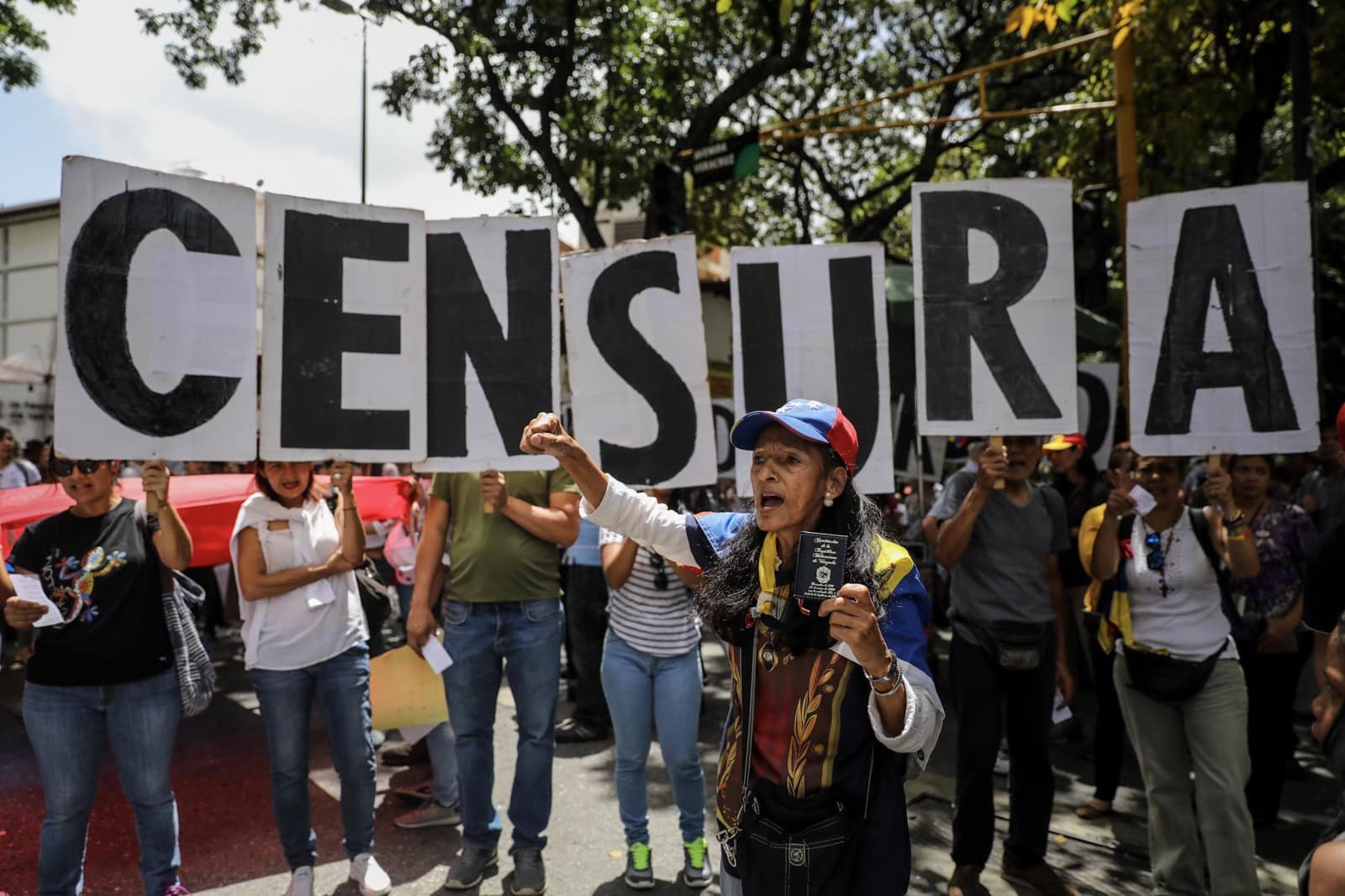 La falta de insumos en los hospitales, las fallas en los servicios básicos y las violaciones a la libertad de expresión marcaron el año 2021