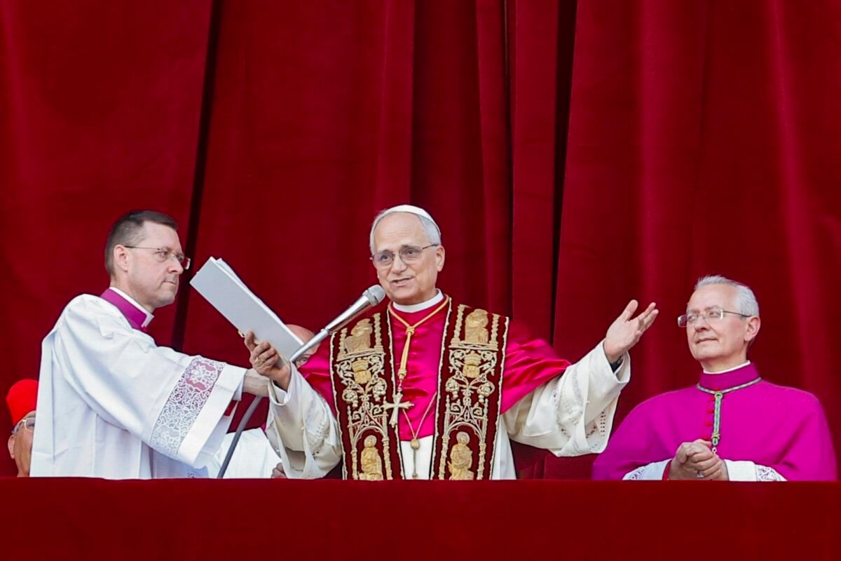 Las primeras actividades del papa León XIV: la homilía con los cardenales y un encuentro sorpresa con los fieles