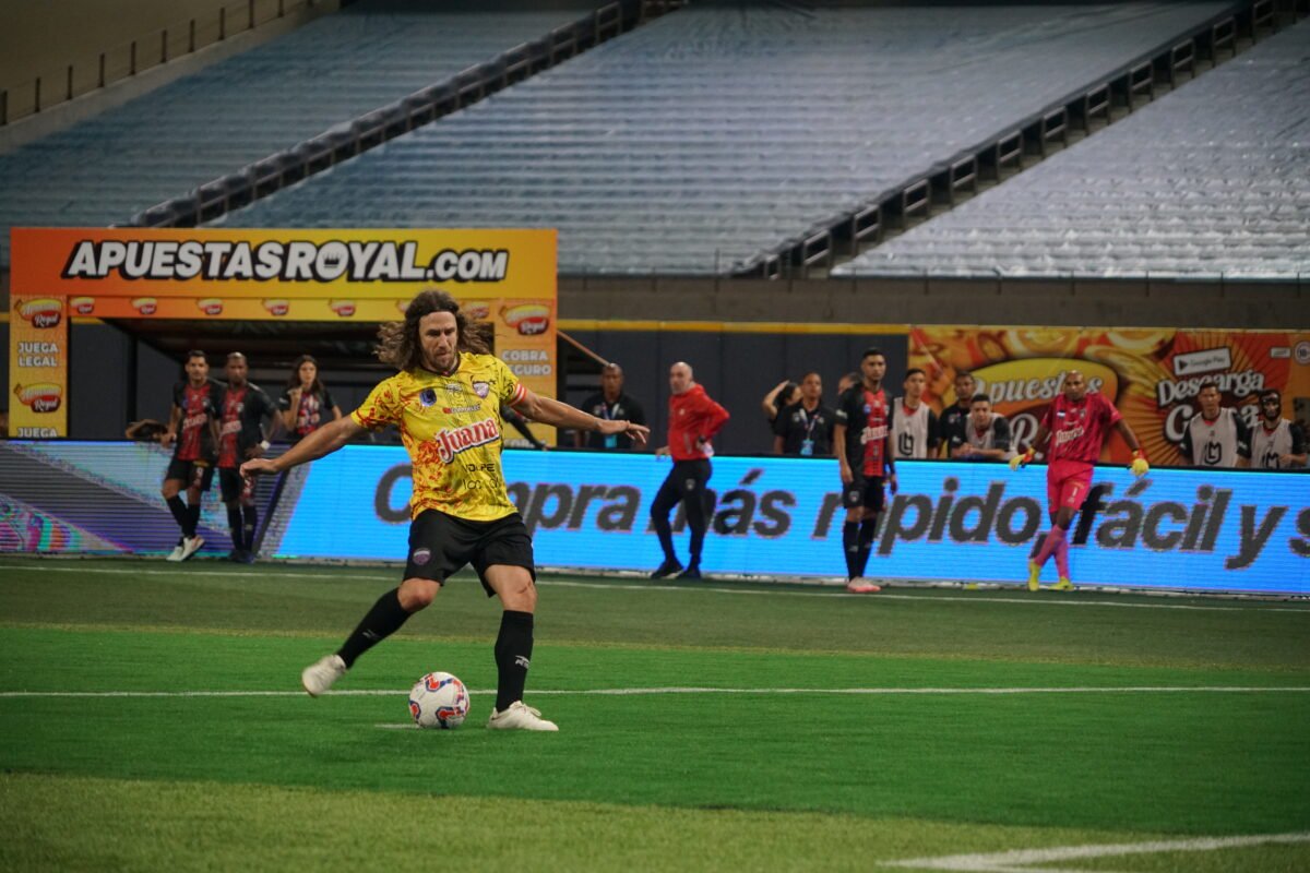 Marcelo y Puyol brillaron en el arranque de la Liga Monumental 2025 en Caracas