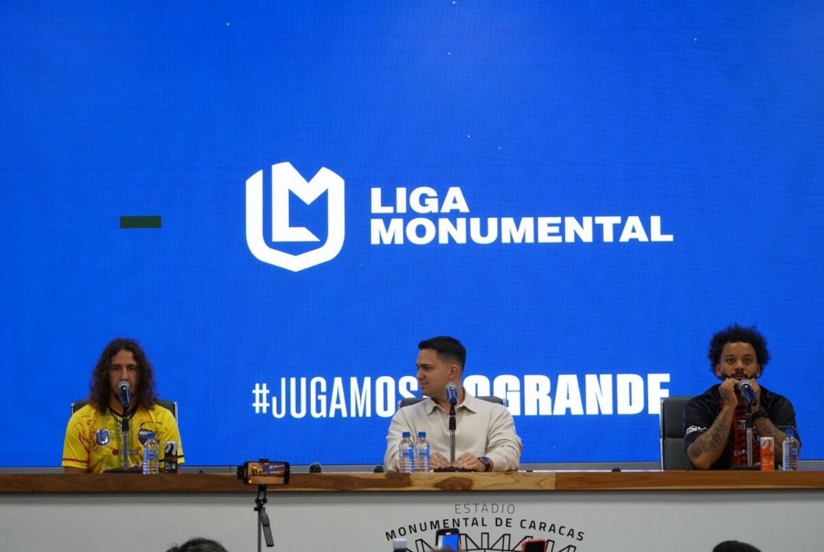 ¿Cuáles son los precios de los productos en el estadio para la Liga Monumental?