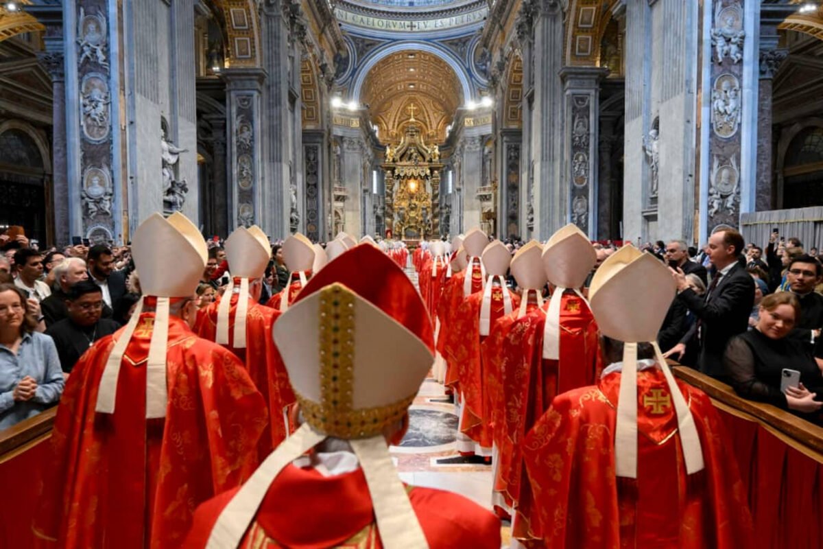Oficiaron misa de inicio del cónclave para dar inicio al encierro de los cardenales