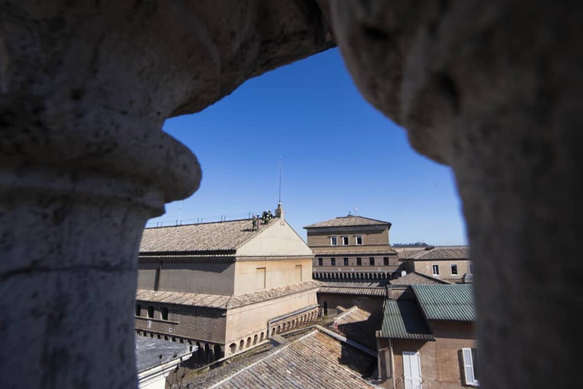El Vaticano blindó la Capilla Sixtina y las residencias para aislar a los cardenales durante el cónclave