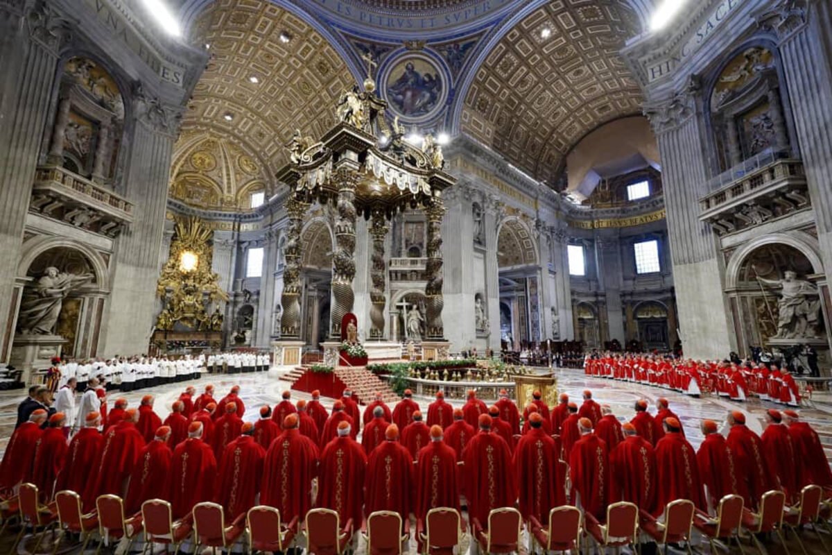 El Vaticano blindó la Capilla Sixtina y las residencias para aislar a los cardenales durante el cónclave