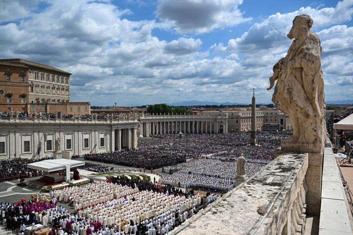 En imágenes: León XIV celebró el comienzo de su pontificado entre cientos de fieles