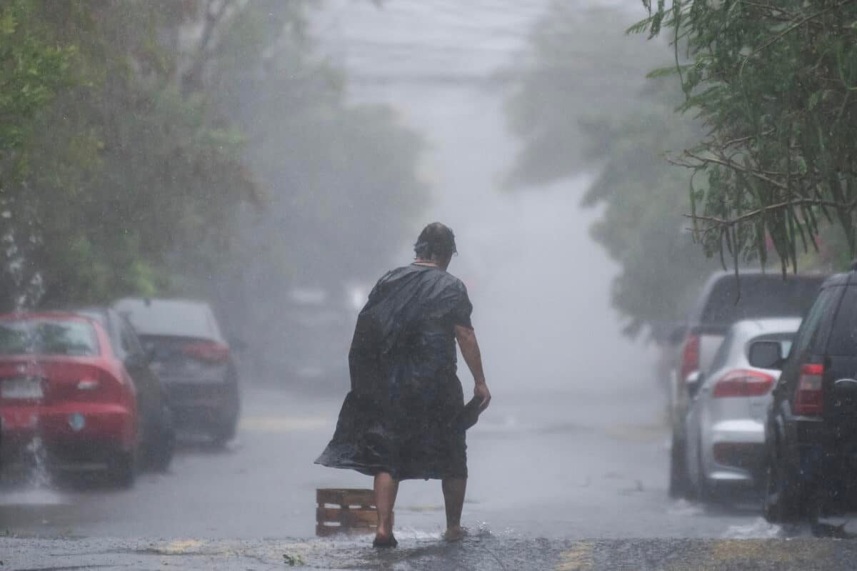 Prevén lluvias con descargas eléctricas en varias zonas de Venezuela por paso de las ondas tropicales 12 y 13