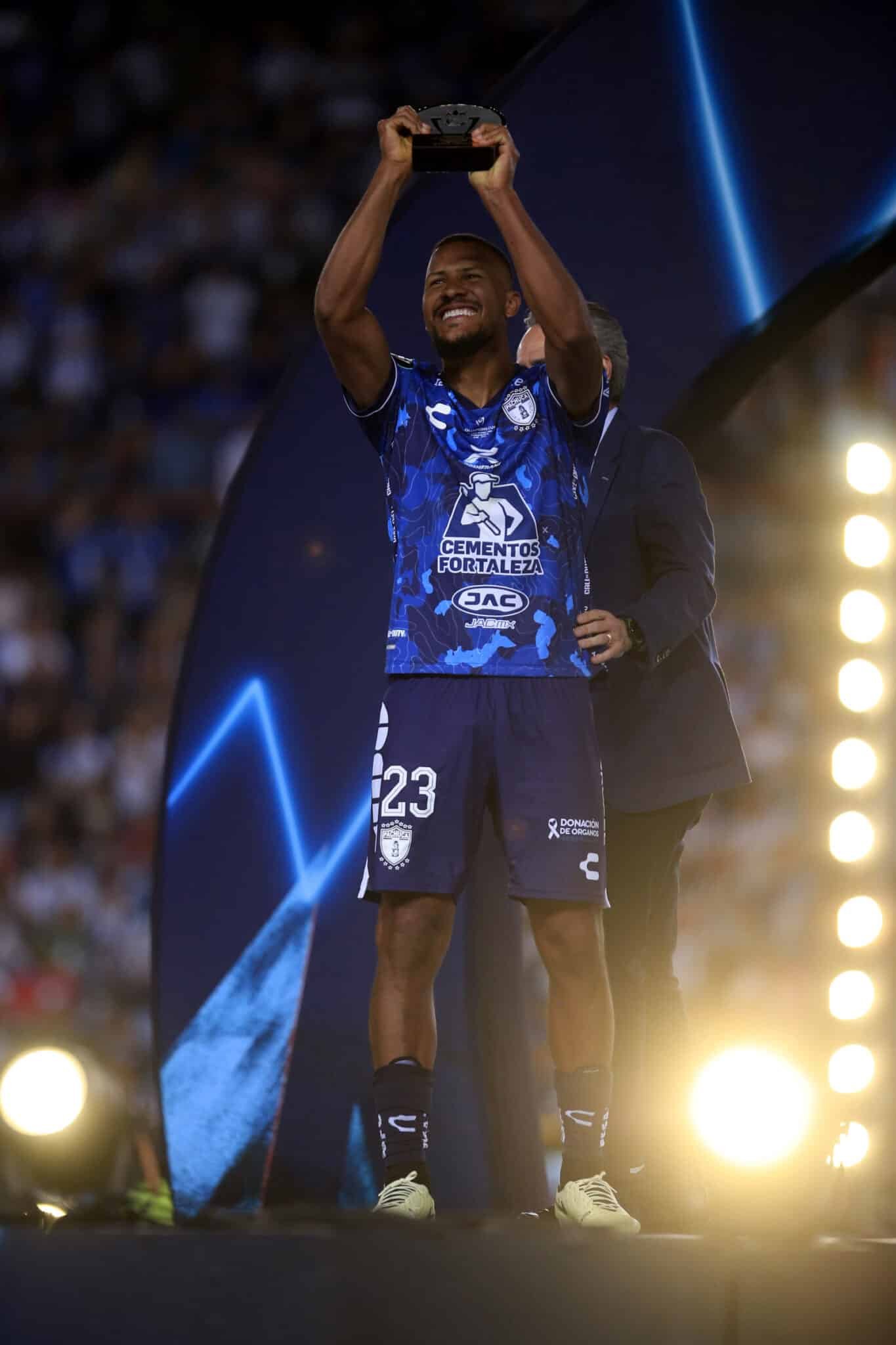 En imágenes: Salomón Rondón se consagró como mejor jugador y campeón de la Concaf