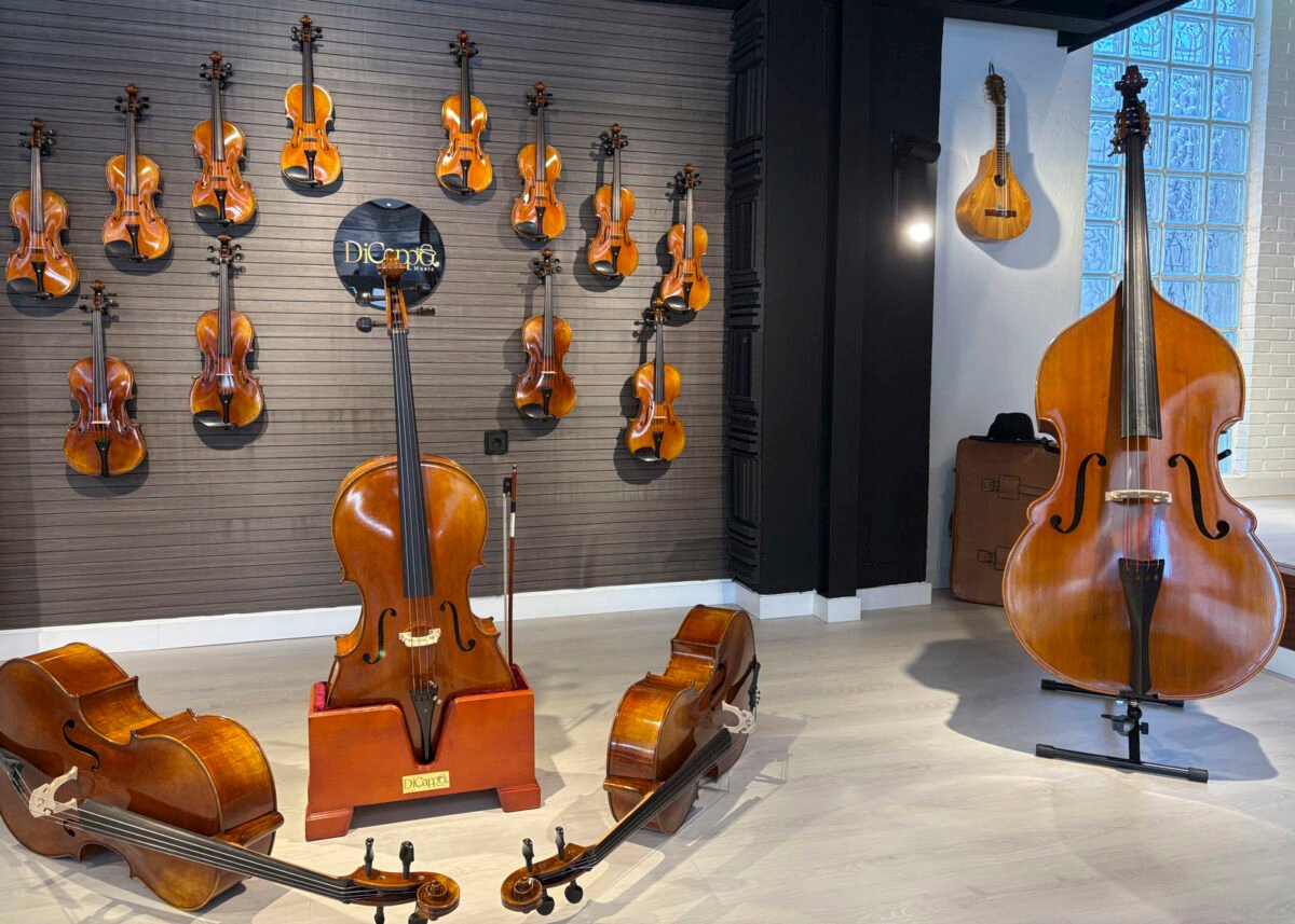 De tocar en la Sinfónica Juvenil de Caracas a abrir una tienda de música en España
