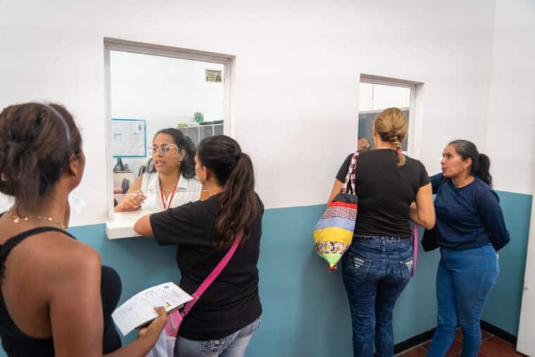 Fordisi alertó sobre “despidos masivos” de docentes venezolanos y la suspensión de salarios