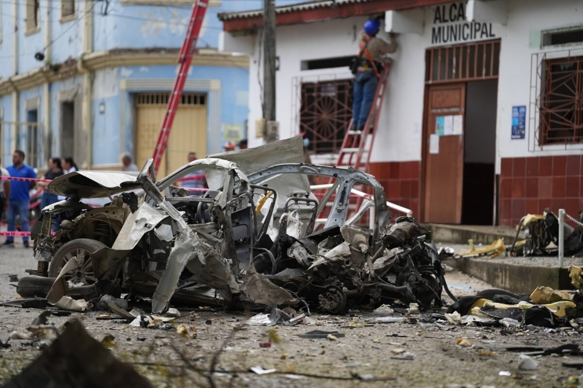 Atentados con bombas en Colombia dejaron dos muertos y más de 35 heridos