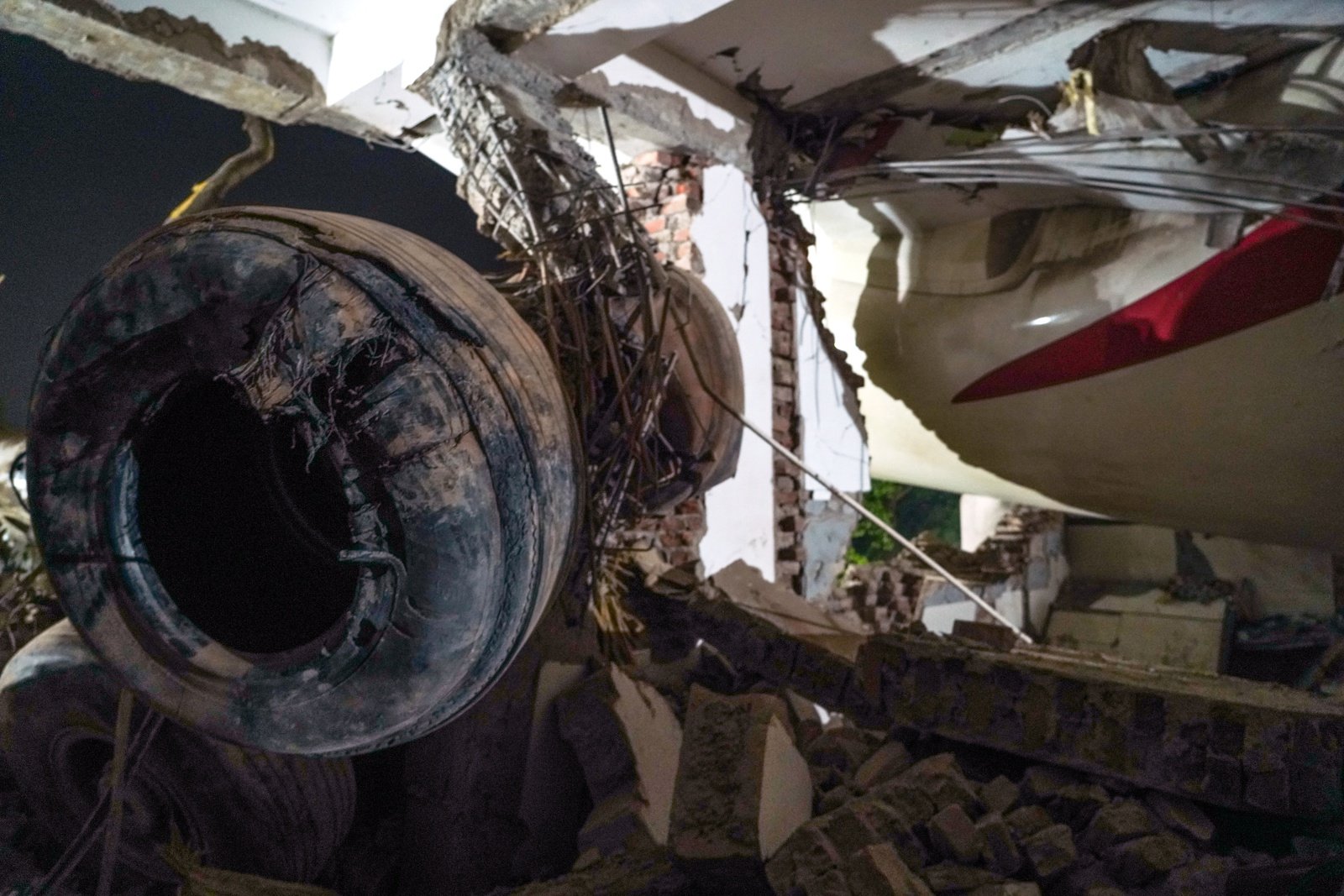 El relato del único sobreviviente de la tragedia aérea en India en la murieron más de 265 personas