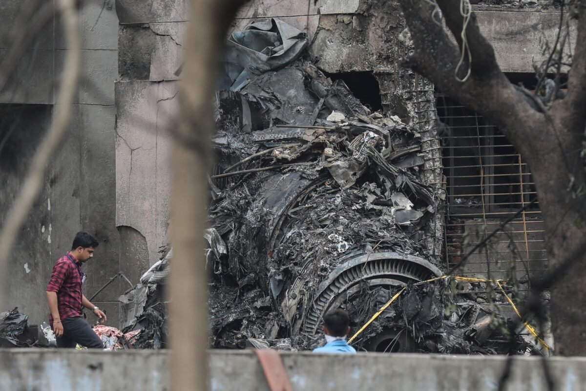 El relato del único sobreviviente de la tragedia aérea en India en la murieron más de 265 personas