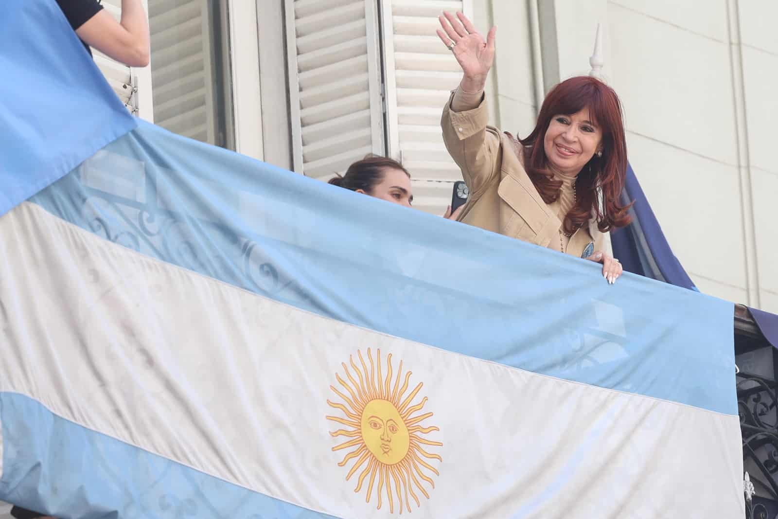 Gobierno de Argentina suspenderá la pensión a Cristina Fernández