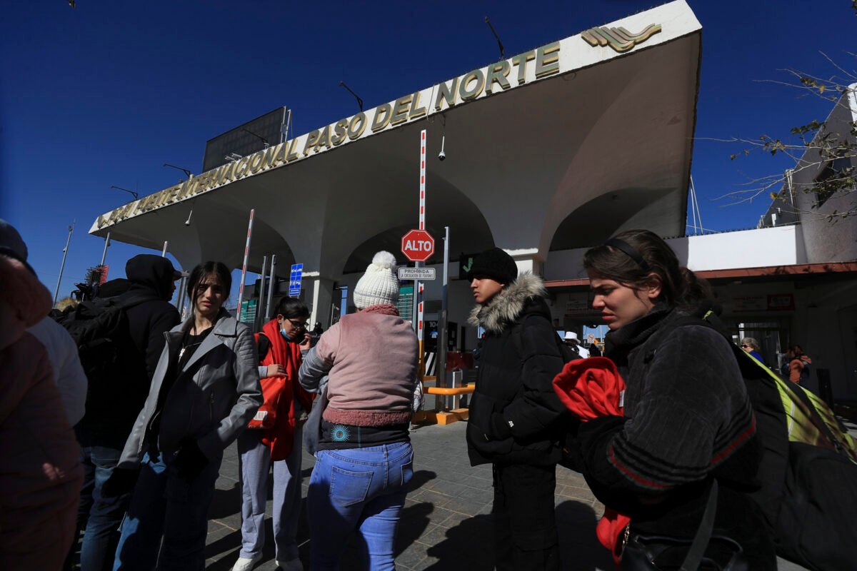 Las voces de los venezolanos que quedaron varados en México tras la suspensión de la aplicación CBP One: “Me siento derrotado”