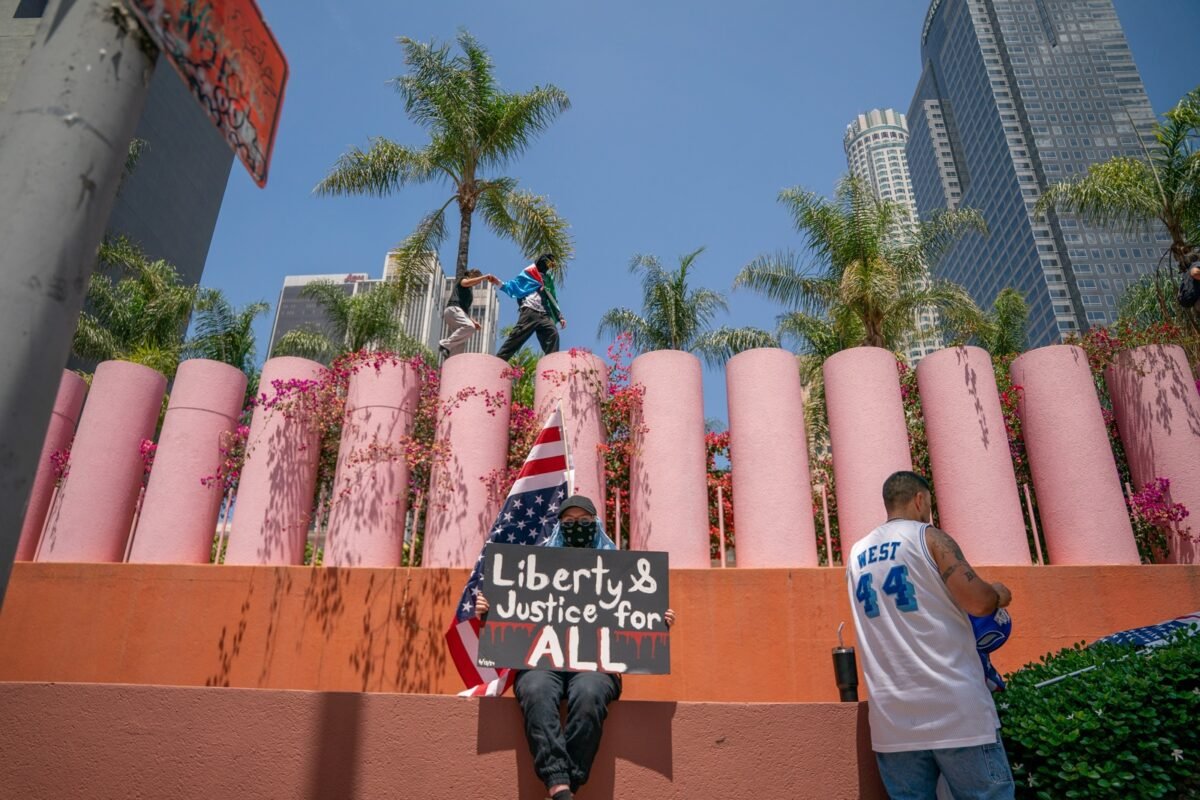 En imágenes: las masivas protestas en Estados Unidos contra las redadas migratorias