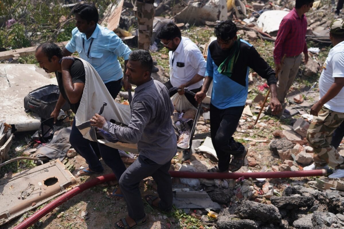 Se estrelló un avión comercial en India con más de 240 personas a bordo