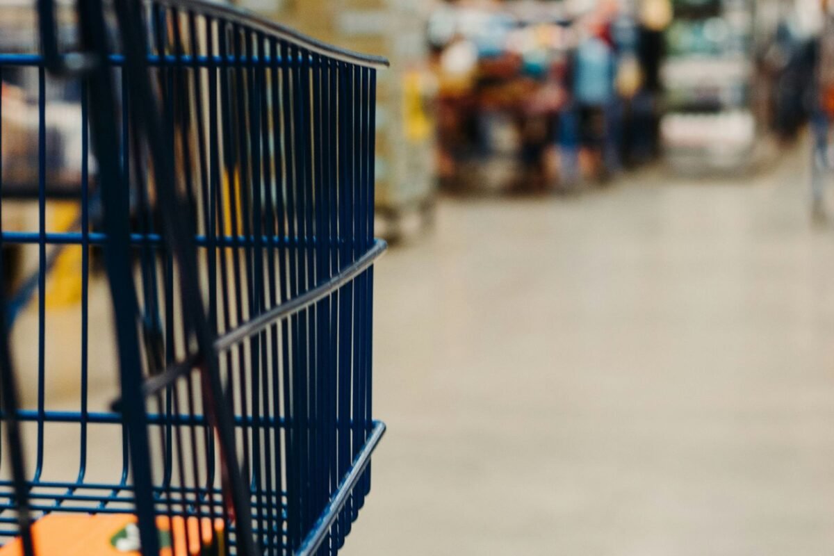 Lo que gastan los migrantes venezolanos en un mercado básico en ocho países de América