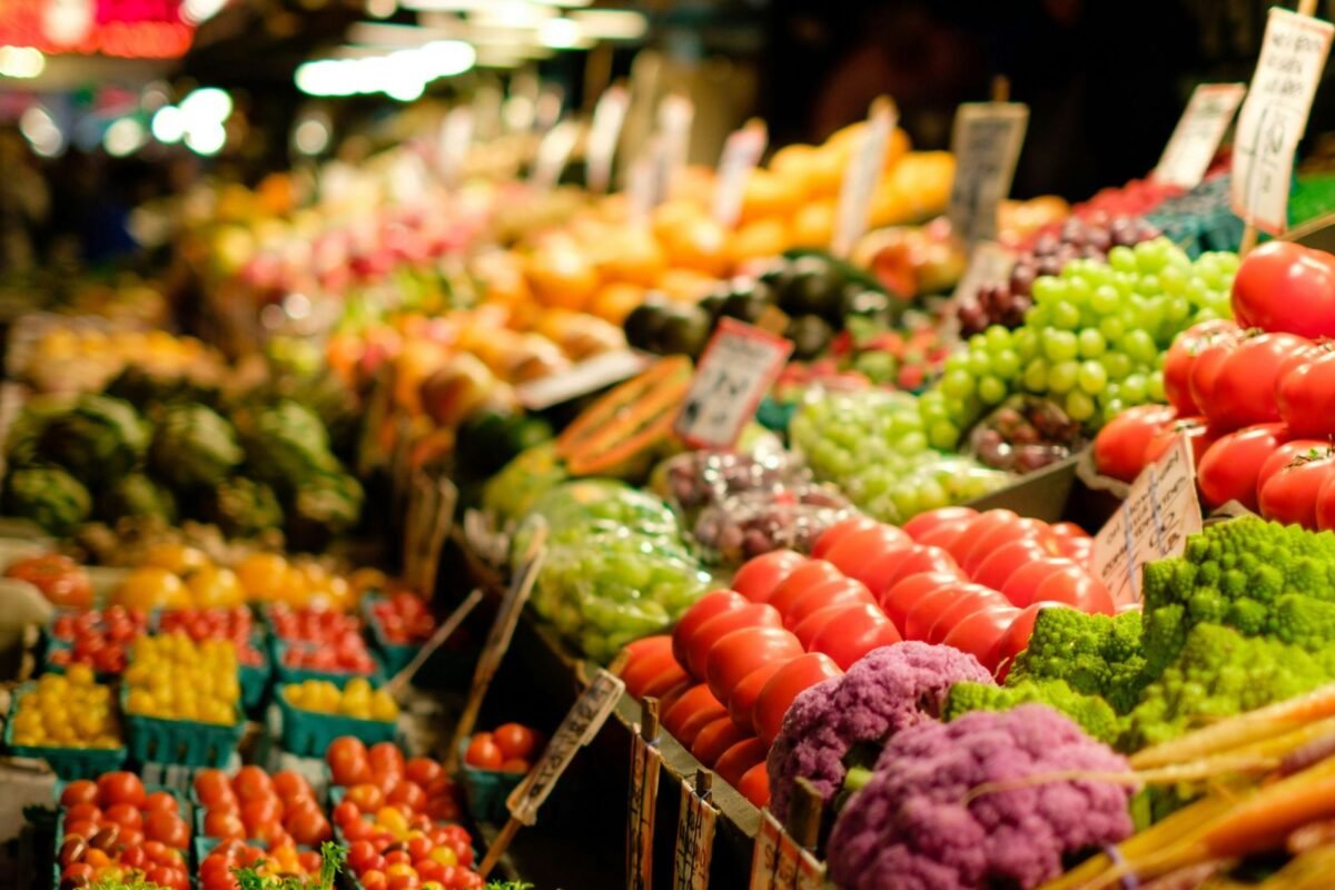 Lo que gastan los migrantes venezolanos en un mercado básico en ocho países de América
