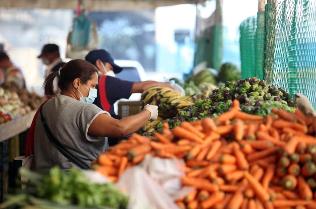 ¿Cuánto dinero semanal necesita un venezolano para adquirir los productos de la Cesta Petare?