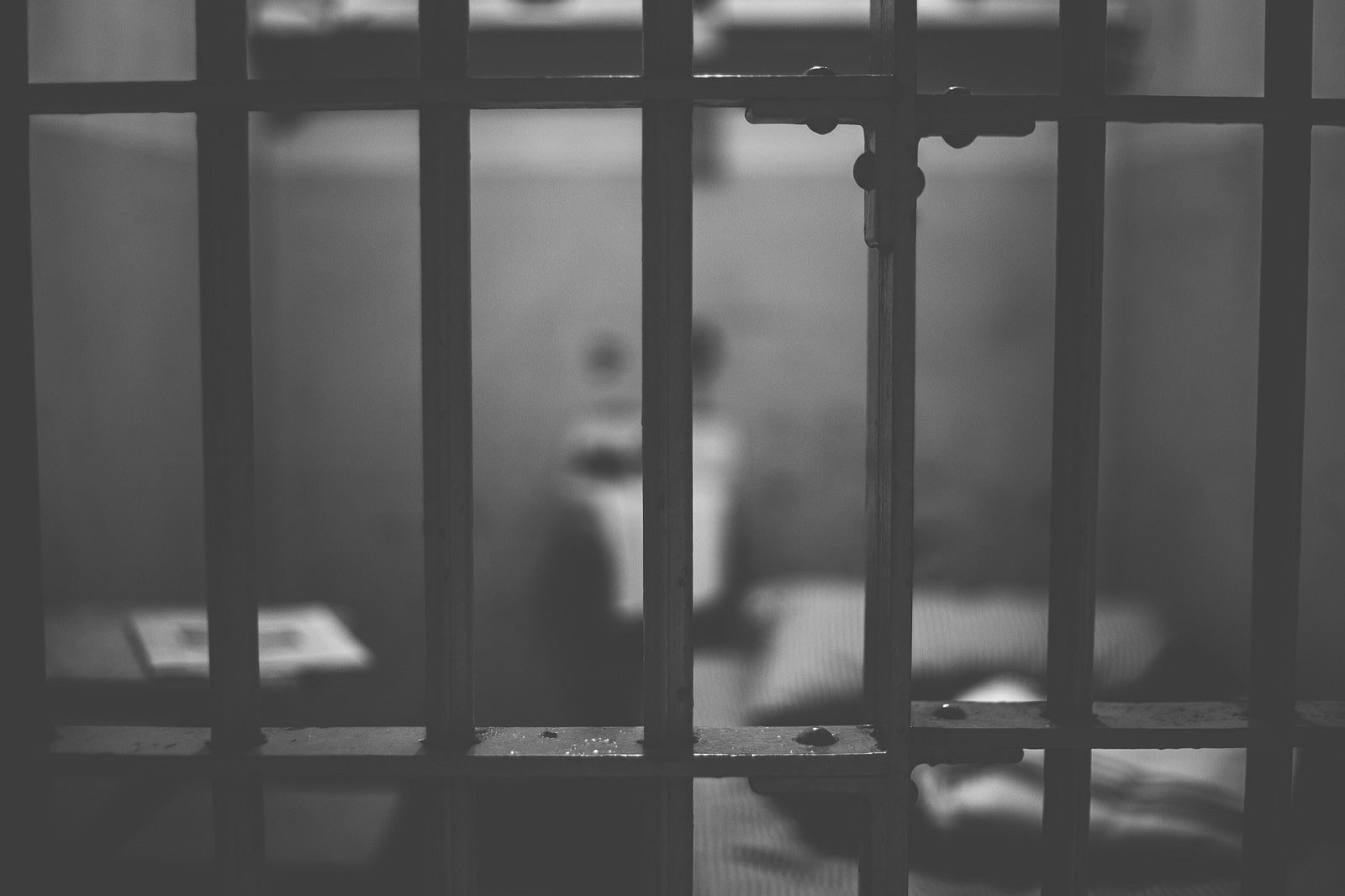 Detuvieron a un hombre por secuestrar y torturar a una mujer durante más de 12 años en Francia