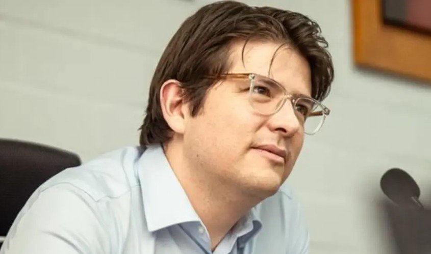 Image default