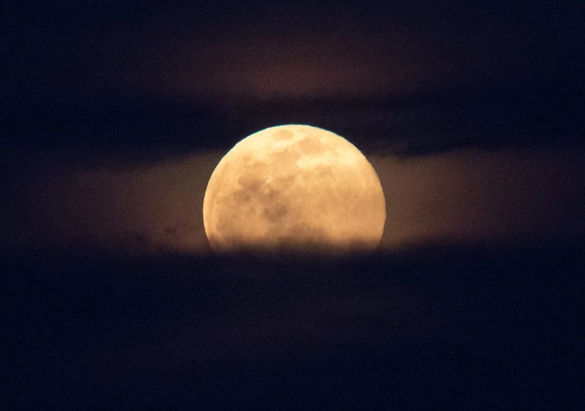 Luna de fresa: cuándo ocurrirá y cómo verla desde Venezuela