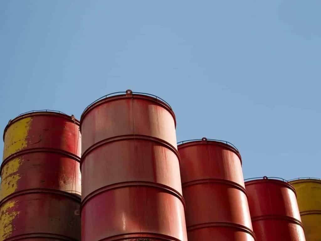 ¿Qué significa el desplome de los precios del petróleo?