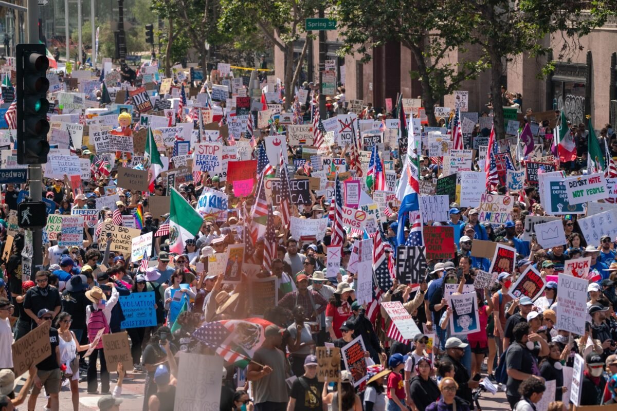 En imágenes: las masivas protestas en Estados Unidos contra las redadas migratorias