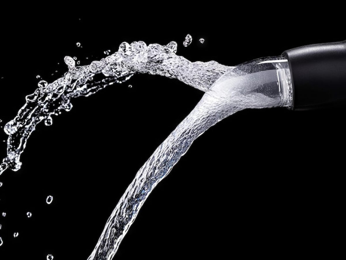 Crearon un panel que es capaz de extraer agua potable del aire