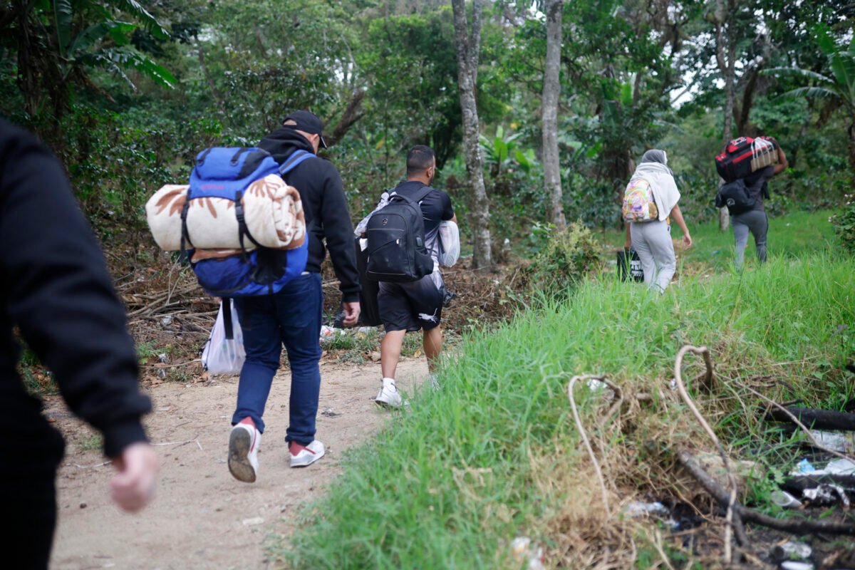 Los migrantes dan la vuelta: miles retornan desilusionados del “sueño americano”