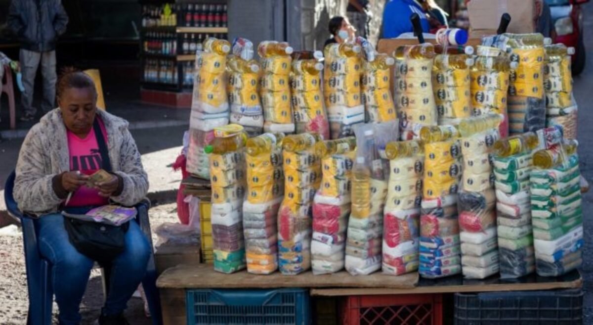 Se necesitan 28 salarios mínimos para comprar los productos de la Cesta Petare