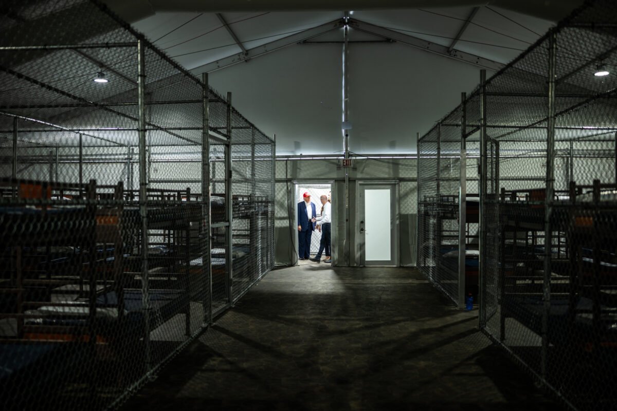 Alligator Alcatraz se afianza como modelo de detención migratoria en EE UU en su primer mes Migrantes describen el infierno dentro del centro de detención Alligator Alcatraz