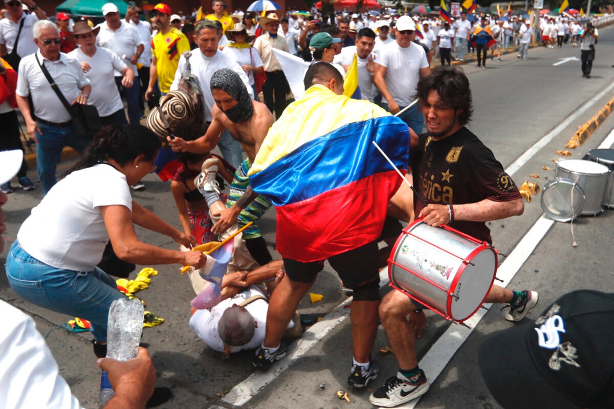 En imágenes: colombianos protestaron en rechazo a condena contra Álvaro Uribe