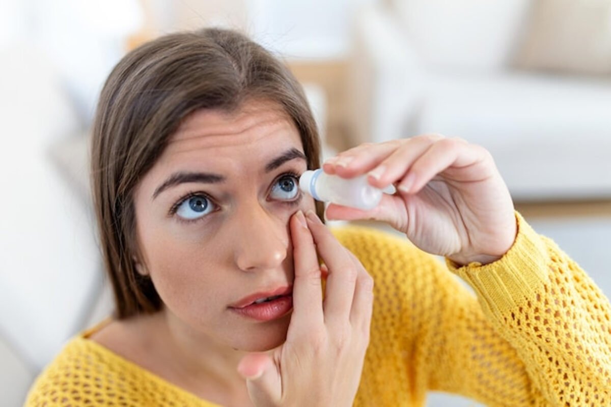 El agua de las piscinas y el mar aumentan el riesgo de contraer conjuntivitis: cómo prevenirlo