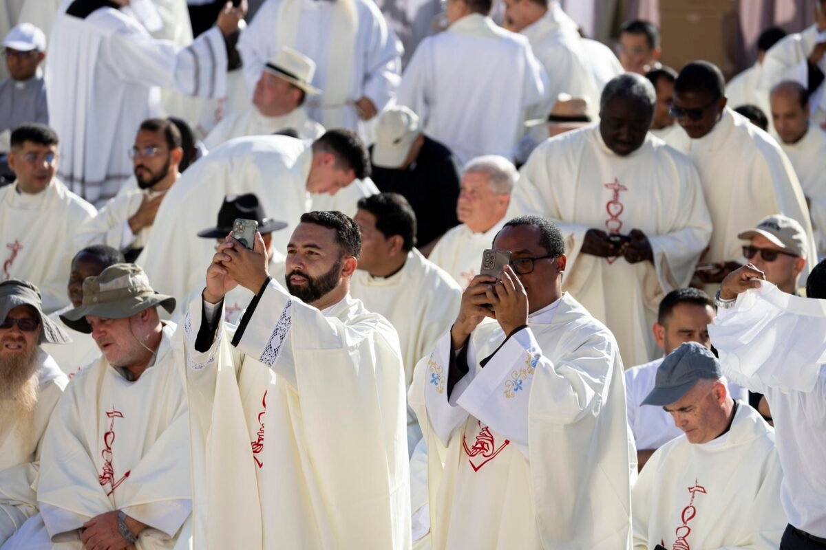 En imágenes: la ceremonia de canonización de Carlo Acutis