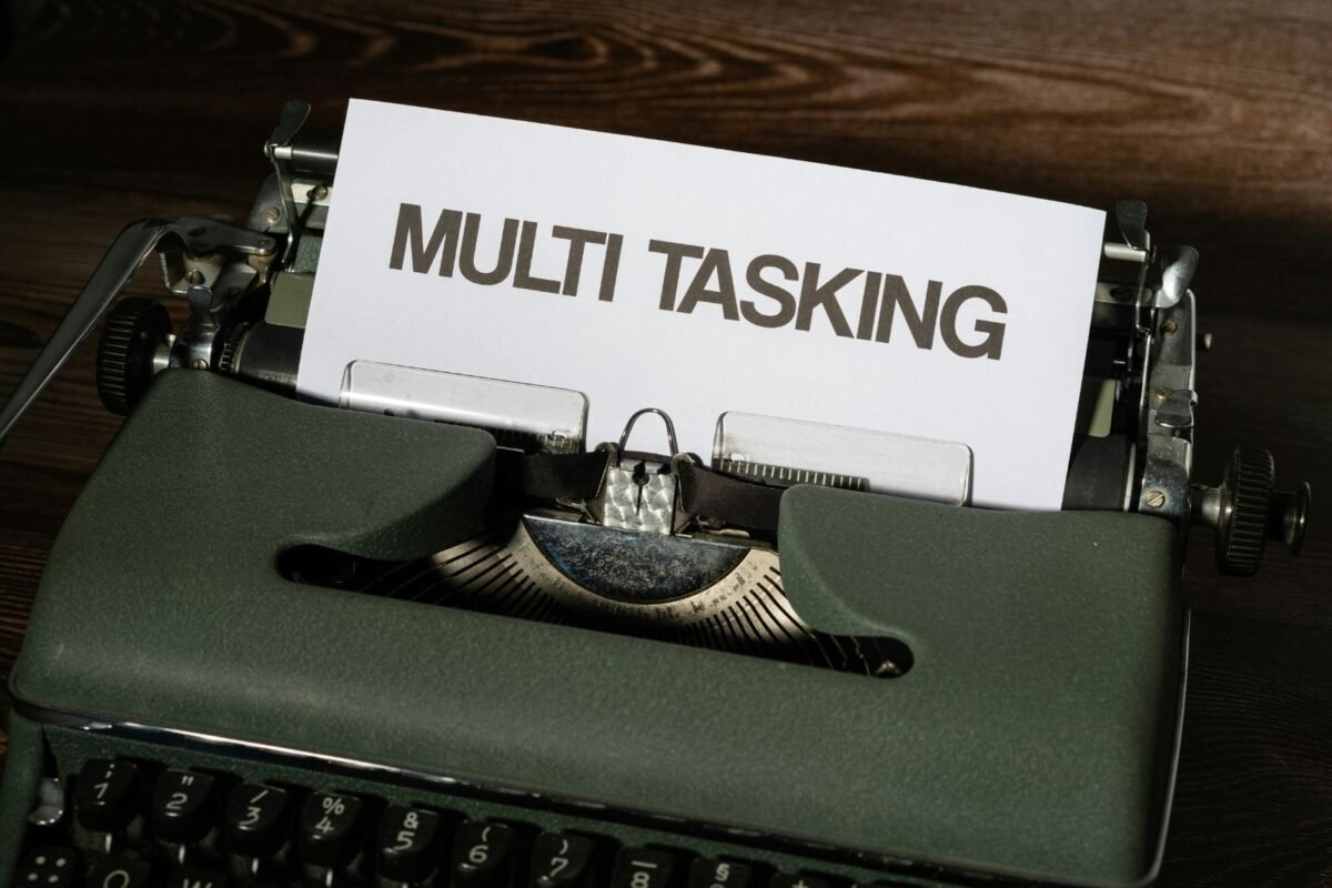 ¿Qué es el multitasking y cómo contrarrestar sus efectos negativos en el bienestar emocional?