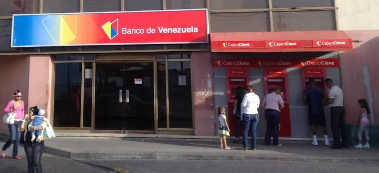 ¿Cómo solicitar un crédito en los bancos venezolanos y quiénes pueden hacerlo?