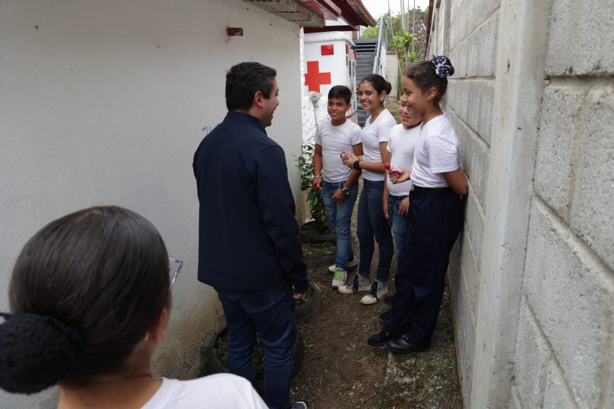 La Cruz Roja de Venezuela entregó kits de higiene y filtros de agua a familias afectadas por las lluvias en Barinas