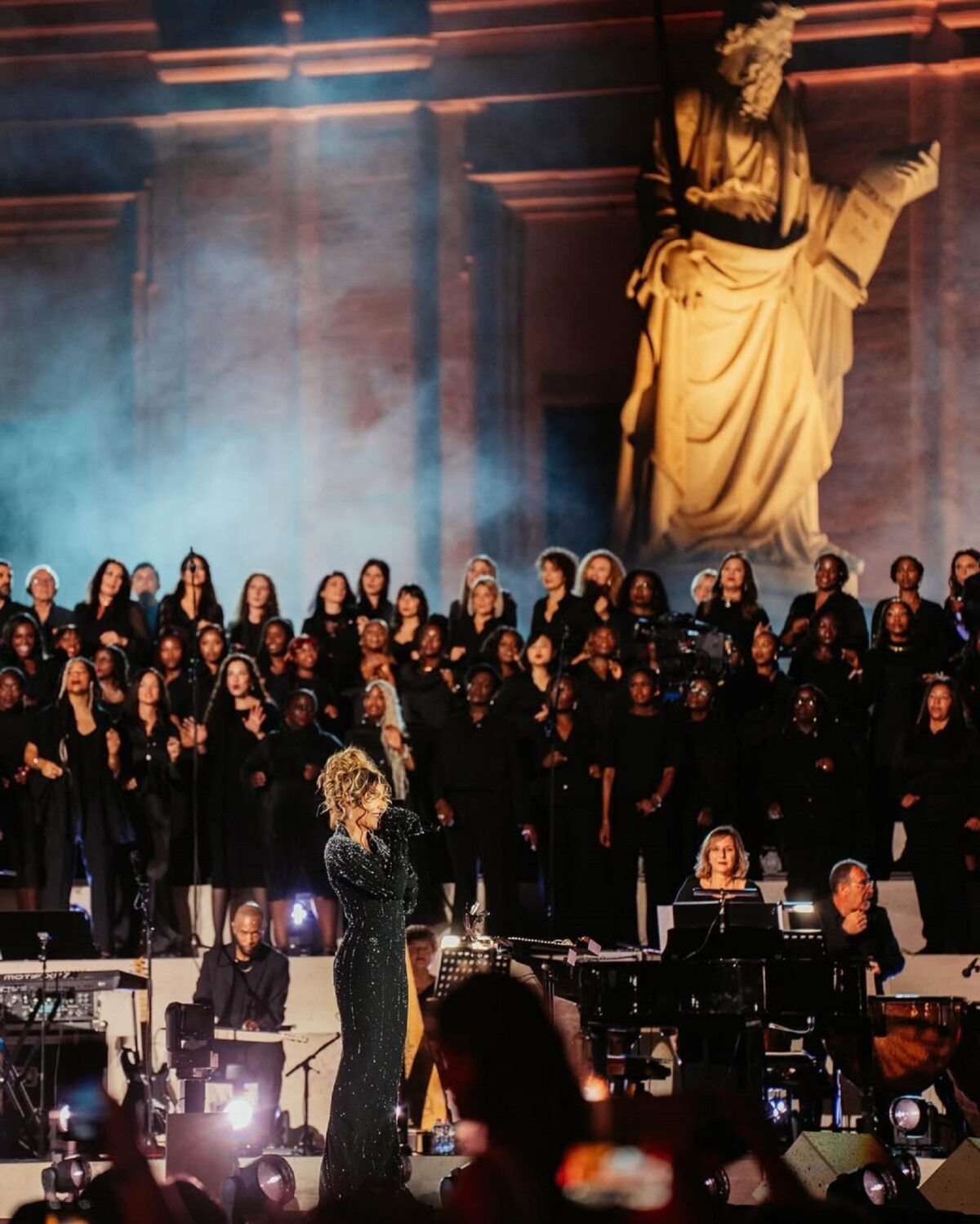 Karol G cantó por la fraternidad en un memorable macroconcierto en la plaza vaticana