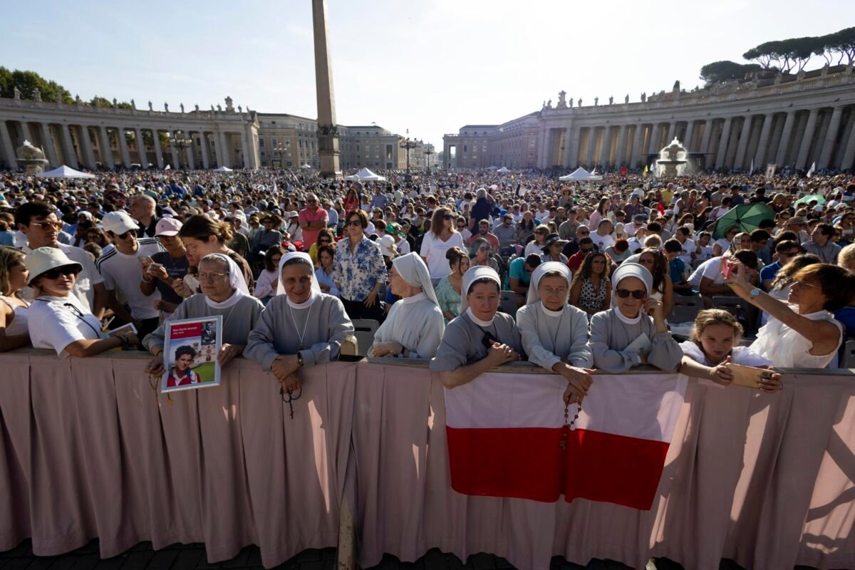 En imágenes: la ceremonia de canonización de Carlo Acutis