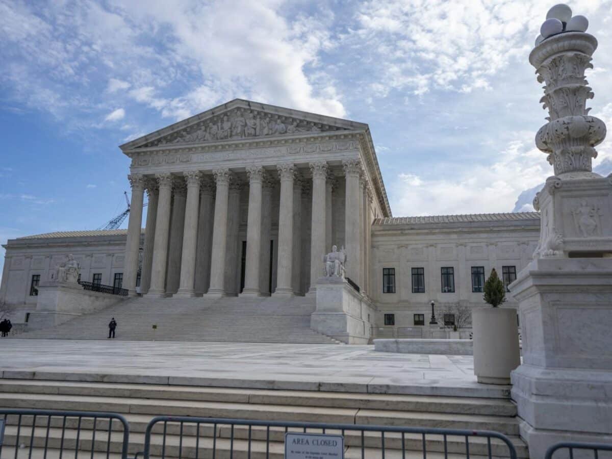 Justicia de EE UU falló a favor de retirar el alambre de púas en la frontera de Texas