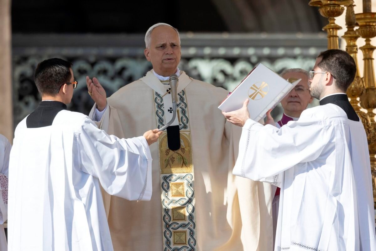 El papa León XIV tras la canonización: Los nuevos santos mantienen encendida "la lámpara de la fe"