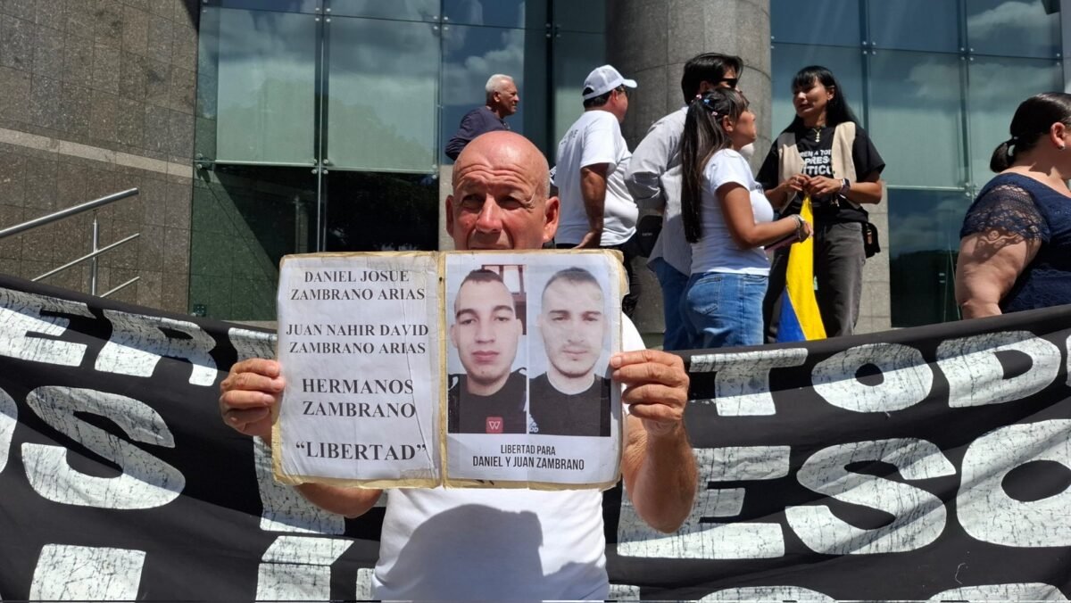 En imágenes: familiares de presos políticos se concentraron frente a la sede de la ONU en Caracas