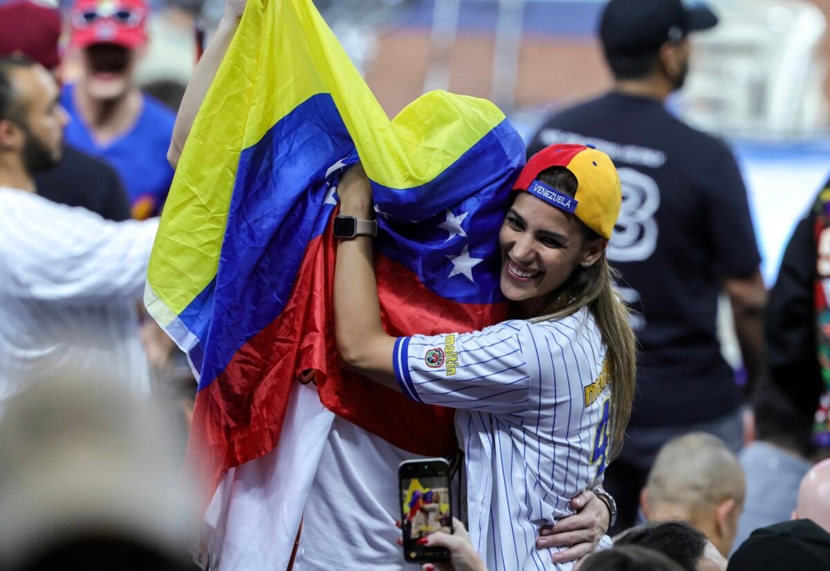 En imágenes: así vivió la fanaticada el histórico pase de Venezuela a la final del Clásico Mundial de Beisbol