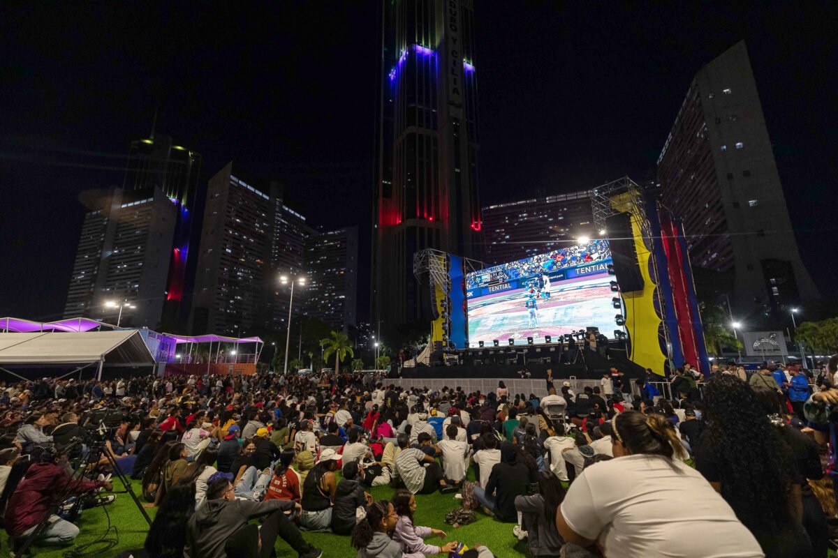 Miles de venezolanos salieron a las calles para celebrar su primer Clásico Mundial de Beisbol