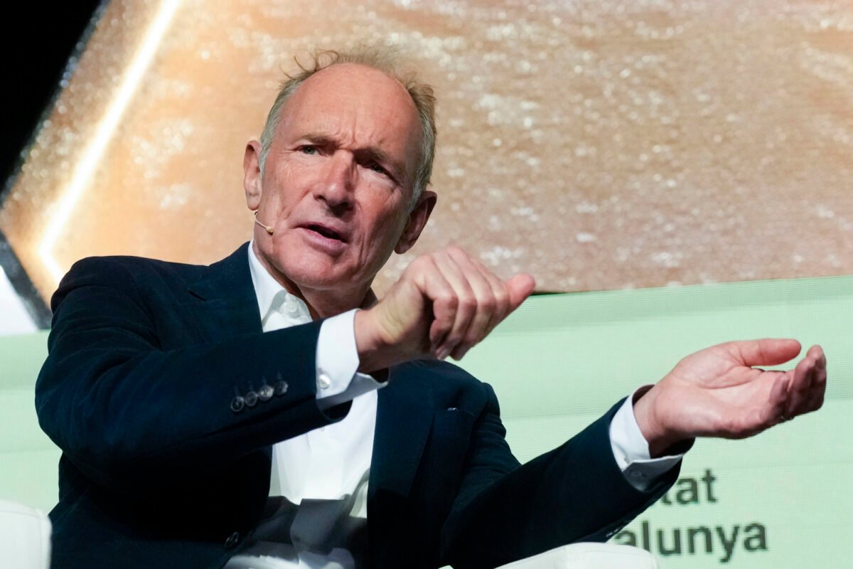 El creador de la WWW pide prohibir las redes sociales a niños y adolescentes